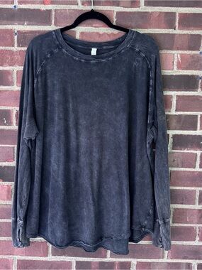 Zella Relaxed Wash Long Sleeve Top acid wash Women’s Large regular Thumb Hole
